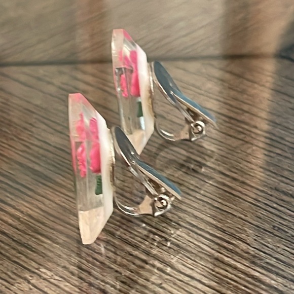 Vintage Clear Rectangle Lucite Reverse Carved Pink Painted Rose Clip Earrings - Picture 3 of 14